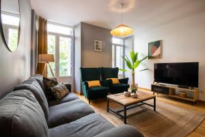 TV a/nebo společenská místnost v ubytování Legazpi, Apartamento amplio, moderno y céntrico