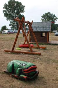 Camping Rogowo的儿童游玩区