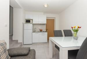 Kuchyňa alebo kuchynka v ubytovaní Apartments M&A