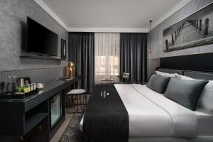 Postel nebo postele na pokoji v ubytování The Wings Hotels Neva Palas