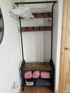 Palanda nebo palandy na pokoji v ubytování Sea View Cabin