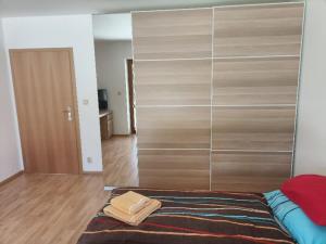Postel nebo postele na pokoji v ubytování Ubytování U Vrbičky - blízko Prahy