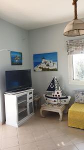 Televízia a/alebo spoločenská miestnosť v ubytovaní Pogonia Panorama Apartment