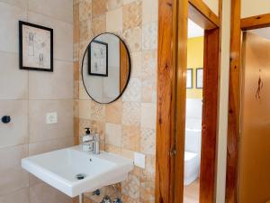 Koupelna v ubytování Albergue de peregrinos en CIRAUQUI - CASA MARALOTX Camino de Santiago