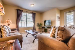 Uma TV ou centro de entretenimento em Luxurious Condo wPrivate Balcony AMAZING View