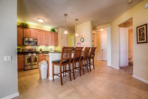 A cozinha ou cozinha compacta de Luxurious Condo wPrivate Balcony AMAZING View