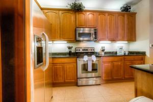 A cozinha ou cozinha compacta de Luxurious Condo wPrivate Balcony AMAZING View