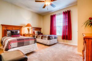Cama ou camas em um quarto em Luxurious Condo wPrivate Balcony AMAZING View mais 37 fotos