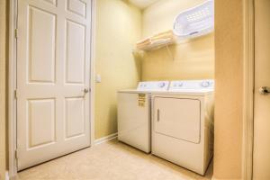 Foto da galeria de Luxurious Condo wPrivate Balcony AMAZING View em Orlando