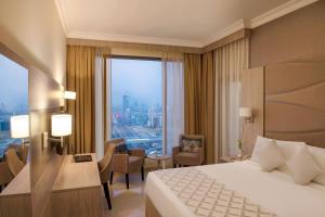 Two Seasons Hotel & Apartments客房内的一张或多张床位