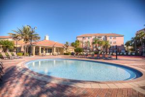 A piscina localizada em Luxurious Condo wPrivate Balcony AMAZING View ou nos arredores