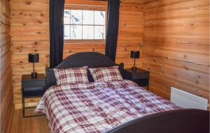 Llit o llits en una habitació de Nice Home In Hovden I Setesdal With 5 Bedrooms, Sauna And Wifi