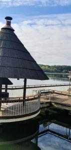 Widok na rzekę nieopodal tego apartamentu