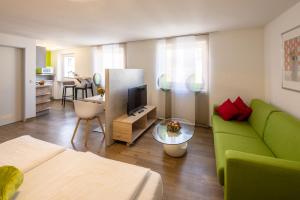 TV a/nebo společenská místnost v ubytování Hotel Peterhof - urban lifestyle Kempten