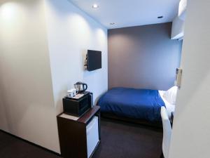 Postel nebo postele na pokoji v ubytování HOTEL LiVEMAX Yokohama Kannai Ekimae