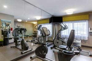 Fitness centrum a/nebo fitness zařízení v ubytování Best Western North Phoenix Hotel
