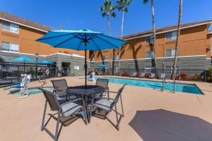 Bazén v ubytování Best Western North Phoenix Hotel nebo v jeho okolí
