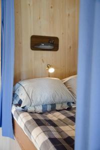 Cama o camas de una habitación en Lökskär Stuga