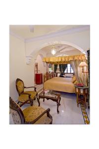 Area tempat duduk di Madhuban - A Heritage Home