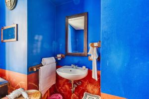 A bathroom at Hotel Portacavana