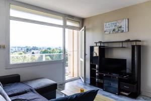 Televisyen dan/atau pusat hiburan di Cap Sud - 53m2- VUE PYRENEES- HYPERCENTRE-WIFI FIBRE -Nouvelle literie