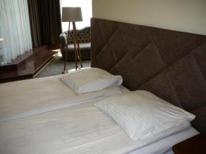 เตียงในห้องที่ Eduard Hotel