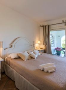 เตียงในห้องที่ Residence Gli Oleandri 140 - Costa Smeralda - Porto Cervo