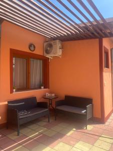 Posezení v ubytování Orange House Constanta