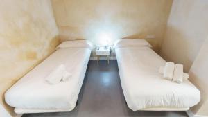Łóżko lub łóżka w pokoju w obiekcie RentalSevilla Cardenal Cervantes I