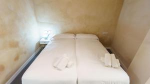 Łóżko lub łóżka w pokoju w obiekcie RentalSevilla Cardenal Cervantes I