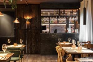 a restaurant with tables and chairs and a bar at Konvin Hotel by Reykjavik Keflavik Airport in Keflavík