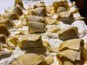 a close up of a pizza with wontons and cheese at Casa Curlo in Calvagese della Riviera