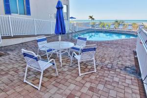 The swimming pool at or close to Belleair Beach Club 312