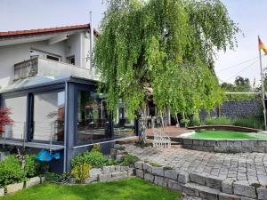 a house with a garden and a tree at Pflaumers Ferienwohnung in Eppingen