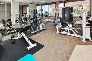 Fitness centrum a/nebo fitness zařízení v ubytování Crescent Beach Club II 9A