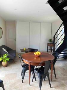 Posezení v ubytování Appartement charmant - Férel - 60 m² - Terrasse privative