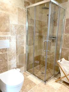 Koupelna v ubytování Appartement charmant - Férel - 60 m² - Terrasse privative + 21 fotografií