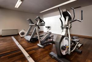 Fitness centrum a/nebo fitness zařízení v ubytování Neat Hotel Avenida