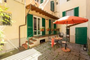 A balcony or terrace at Terrazza Foscolo - Flo Apartments