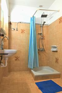 Villa Mike 105 tesisinde bir banyo