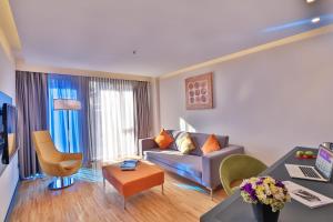 Ruang duduk di Business Life Boutique Hotel & Spa