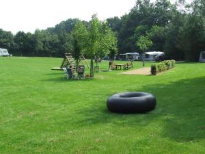 Photo de la galerie de l'établissement Holiday home OSSA Basecamp, à Sint Odiliënberg 6 autres photos