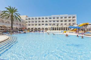Bazén v ubytování El Mehdi Beach Resort ex Primasol El Mehdi nebo v jeho okolí