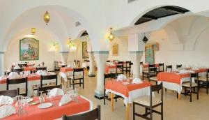 Reštaurácia alebo iné gastronomické zariadenie v ubytovaní El Mehdi Beach Resort ex Primasol El Mehdi