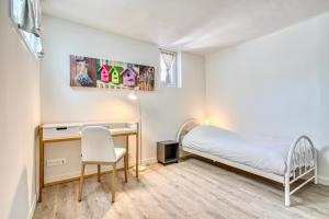 Postel nebo postele na pokoji v ubytování Gite AVIGNON BOUGAINVILLIER