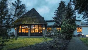 Casa con ventana grande en Hotel Rosenheim, en Schwentinental