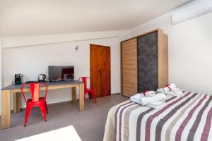 A bed or beds in a room at Lo Speziale - Corbezzolo
