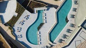 Bazén v ubytování Cayo Exclusive Resort & Spa nebo v jeho okolí