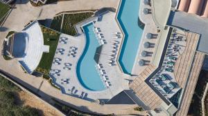 Bazén v ubytování Cayo Exclusive Resort & Spa nebo v jeho okolí