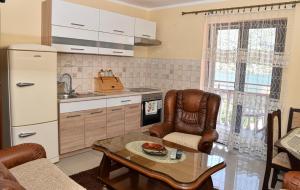 Η κουζίνα ή μικρή κουζίνα στο Apartments Simun